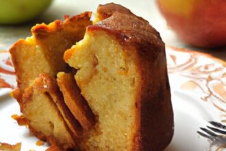 Irresistible Spiced Caramel Apple Cake Recipe to Savor