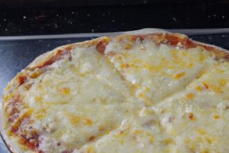 The Ultimate Pizza Bianca Recipe: Easy, Cheesy & Delicious